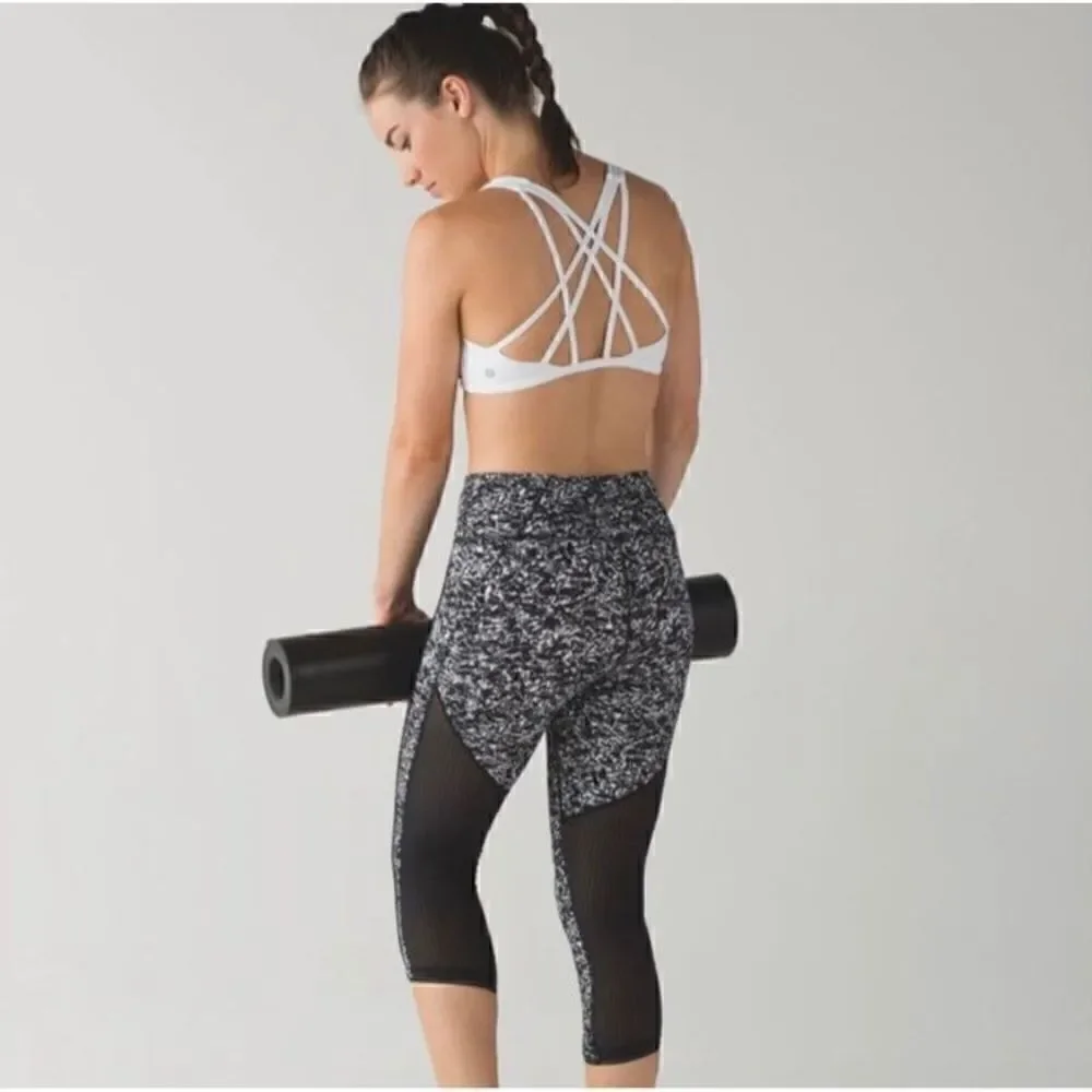 Lululemon Deep Breath Crop Iced Wave White Black Mesh Run Leggings Size 6